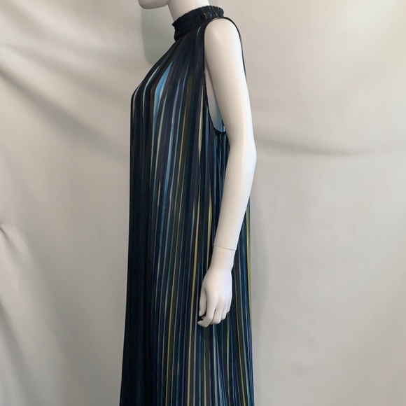 BCBGMaxazria NWT hi neck blue pleated dress - Picture 5 of 10